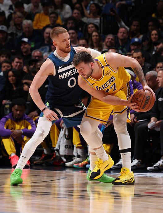 开云体育-东契奇连续七场比赛得分超过出色发挥，皇家马德里不断突破！全场沸腾不已的简单介绍