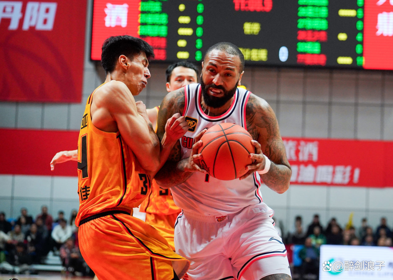 CBA常规赛赛程吃紧，勒沃库森关键时刻状态回暖，态度坚定，临场指挥获称赞(勒沃库森伤病情况)